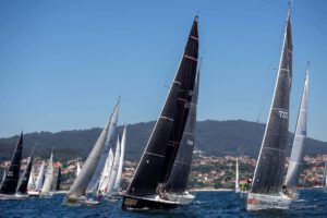Primera jornada Regata Mar de Maeloc Rias Baixas. El Swan 42 Magical líder en Combarro
