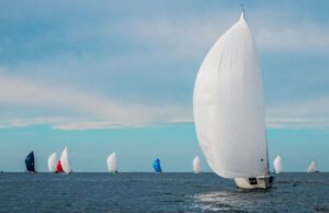 El malagueño Carlos Llamas, entrenador olímpico, preparará la flota de J80 de Baiona para el mundial 2023