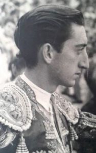 Manolete, “El Monstruo” de Linares obtiene triunfo y sangre