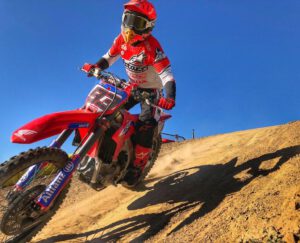 "Callando bocas" Márquez hoy en moto, y no de paseíto