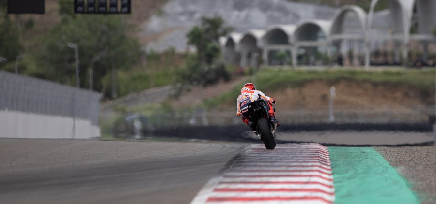 Cinco claves para pilotar una MotoGP condiciones trazado - En un trazado con mejores condiciones, Marc Márquez es segundo