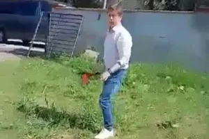 "Ole el tío del hacha" el Alcalde de Caldes de Malavella defiende su casa.