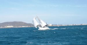 Con viento fuerte de levante, se celebra con gran éxito la 3ª prueba en el Club Marítimo Linense.
