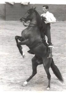 Ángel Peralta, primer rejoneador en torear en San Isidro.