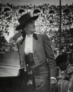 Hace 100 años nació Conchita Cintrón, 1922 - 2022, “La Diosa de Oro del Toreo”