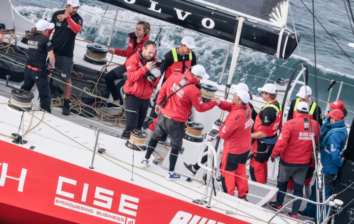 Pablo Arrarte lidera la victoria del WindWhisper en el estreno de The Ocean Race 2023 en Alicante
