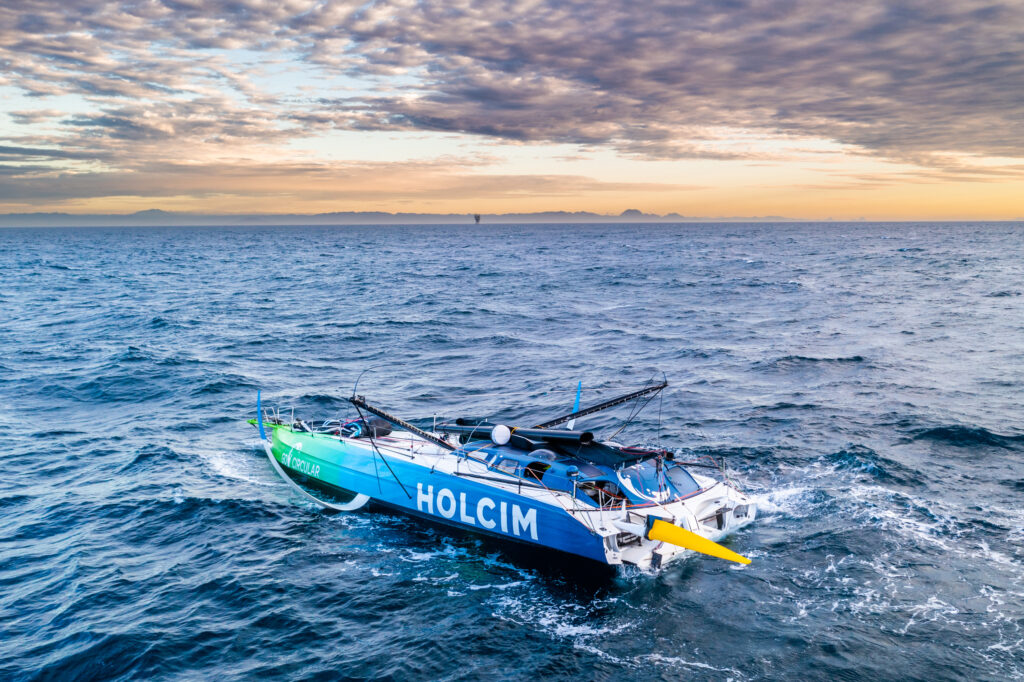 team mientras - El Team Holcim-PRB planea sus pasos tras desarbolar mientras el 11th Hour Racing Team lidera la flota rumbo norte