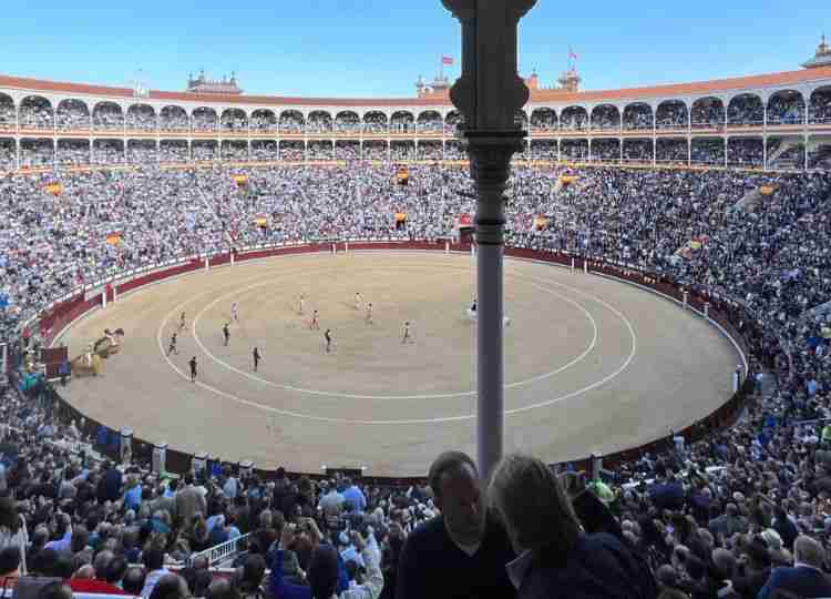 Ovación para Talavante tras sacarse una faena de la chistera con el quinto en Madrid ovaci talavante - Ovación para Talavante tras sacarse una faena de la chistera con el quinto en Madrid