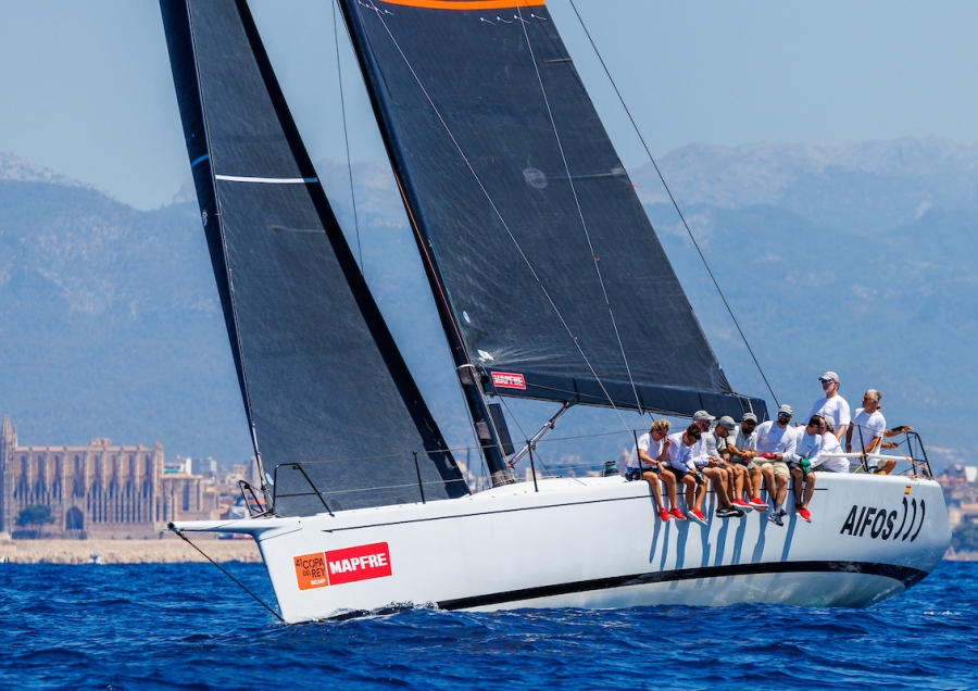 S.M. el Rey Felipe salió el viernes a entrenar a bordo del Aifos 41 Copa del Rey MAPFRE