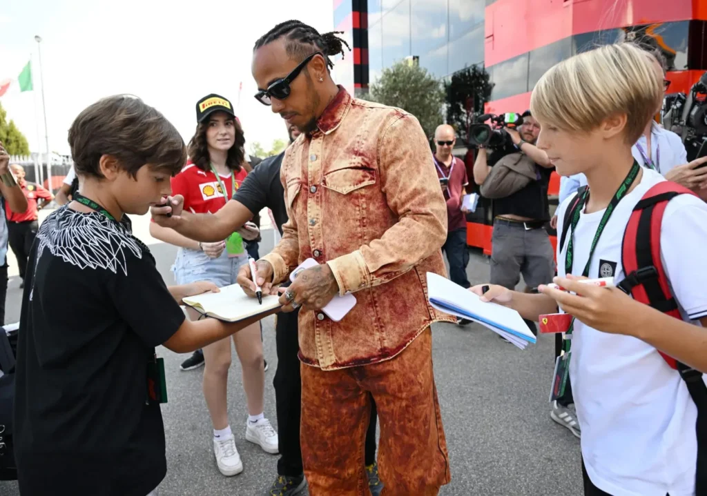lewis hamilton - Lewis Hamilton, un ‘icono trendy’ para Ferrari