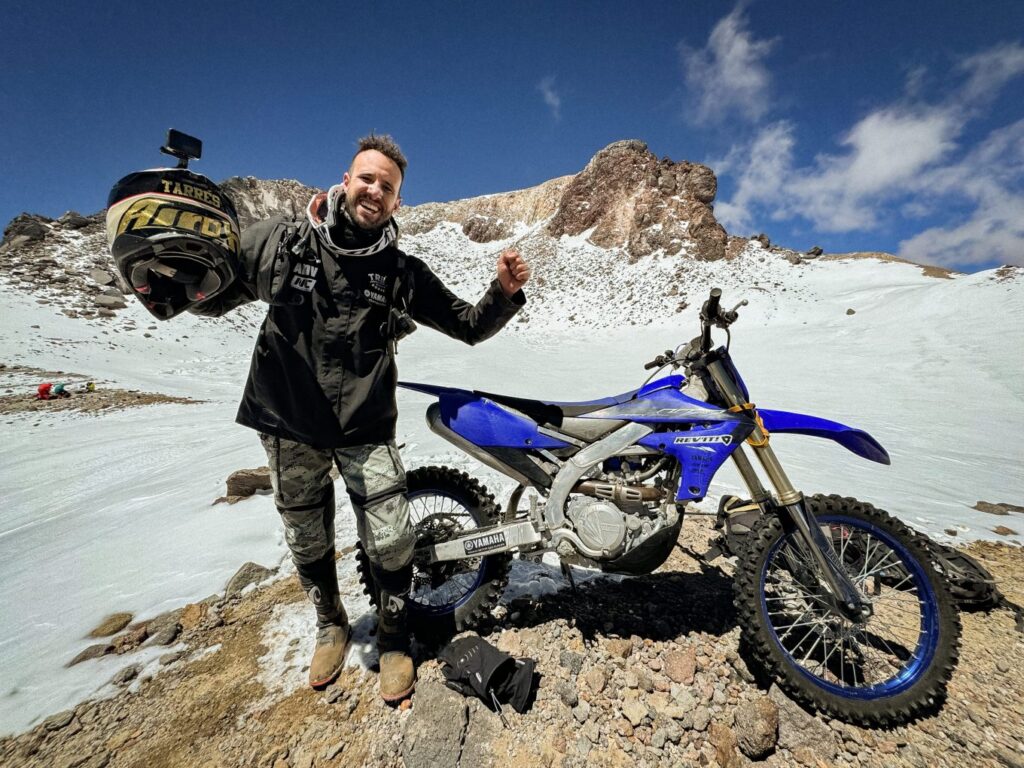 Pol Tarrés bate un nuevo récord y llega a 6.756 m de altura en moto tarr nuevo - Pol Tarrés bate un nuevo récord y llega a 6.756 m de altura en moto