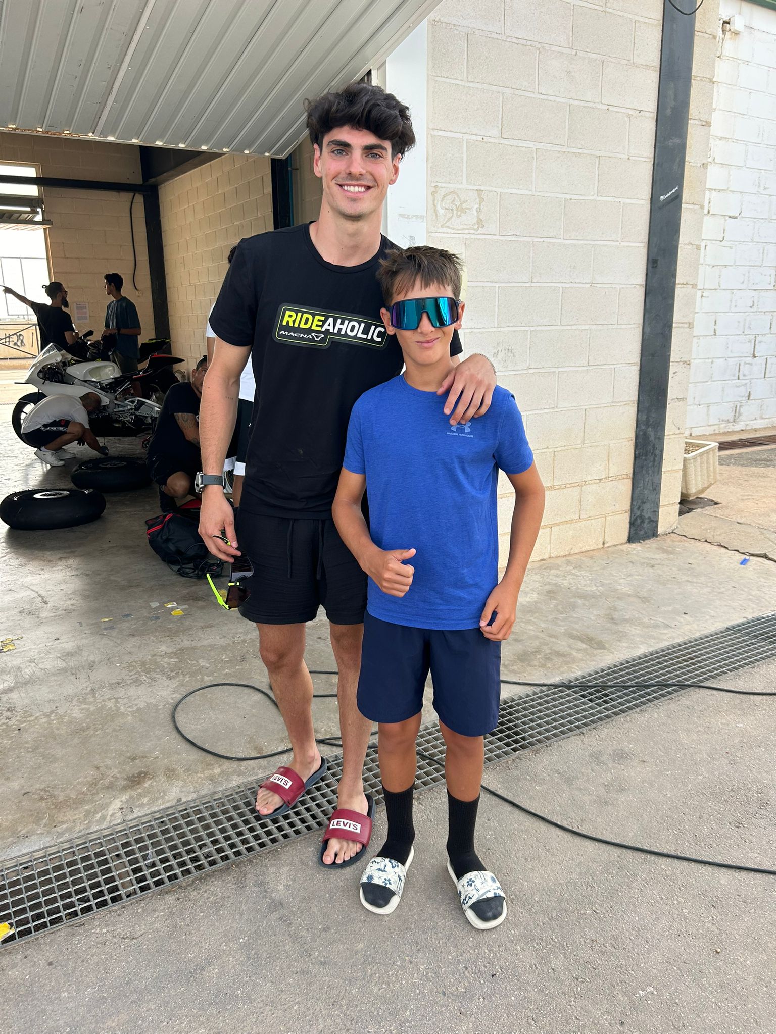El joven piloto Ares Aragón comparte pista con pilotos mundialistas en Cartagena.