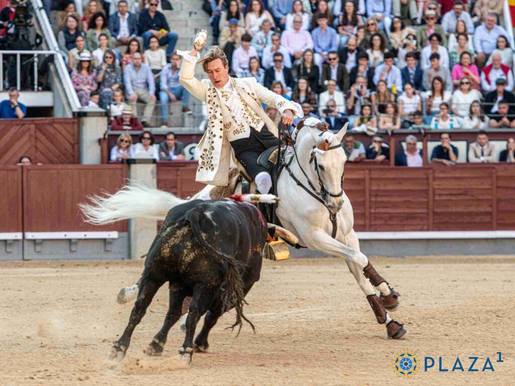 VÍDEO RESUMEN | Rui Fernandes, Diego Ventura y Lea Vicens pasean una oreja en la primera de rejones de San Isidro fernandes diego - VÍDEO RESUMEN | Rui Fernandes, Diego Ventura y Lea Vicens pasean una oreja en la primera de rejones de San Isidro