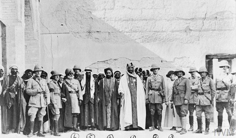 Donald Trump no solo estrechó, sonriente, su mano en Riad