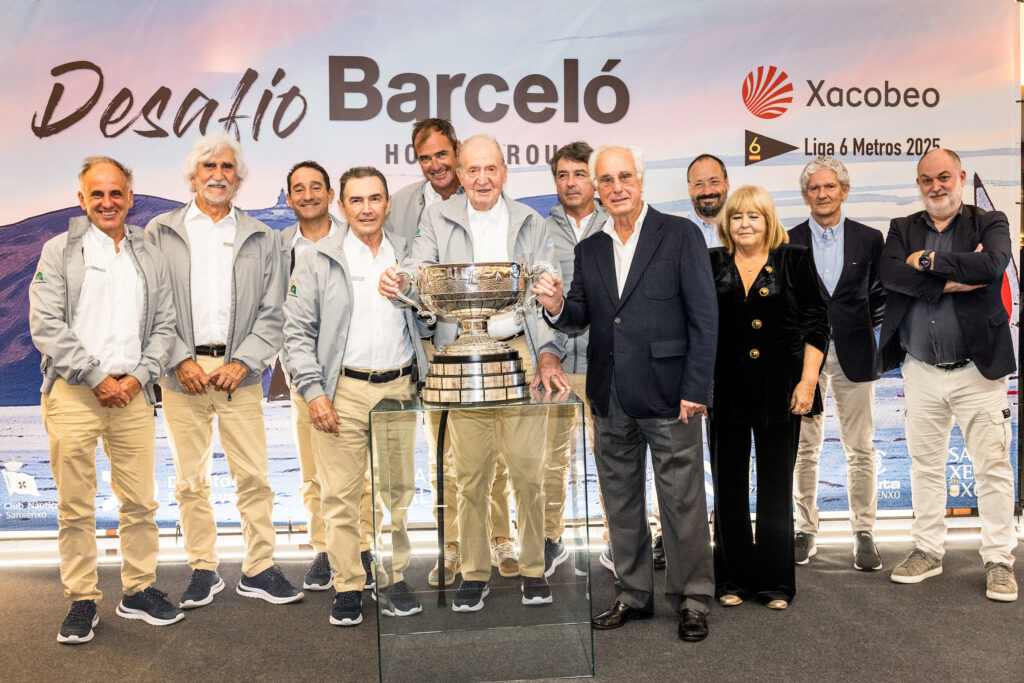 El Real Club Náutico de Sanxenxo acogió el acto de cesión de los trofeos logrados por Bribon y Titia en el Campeonato del Mundo de 6 Metros disputado el pasado mes de septiembre en Nueva York (Estados Unidos).