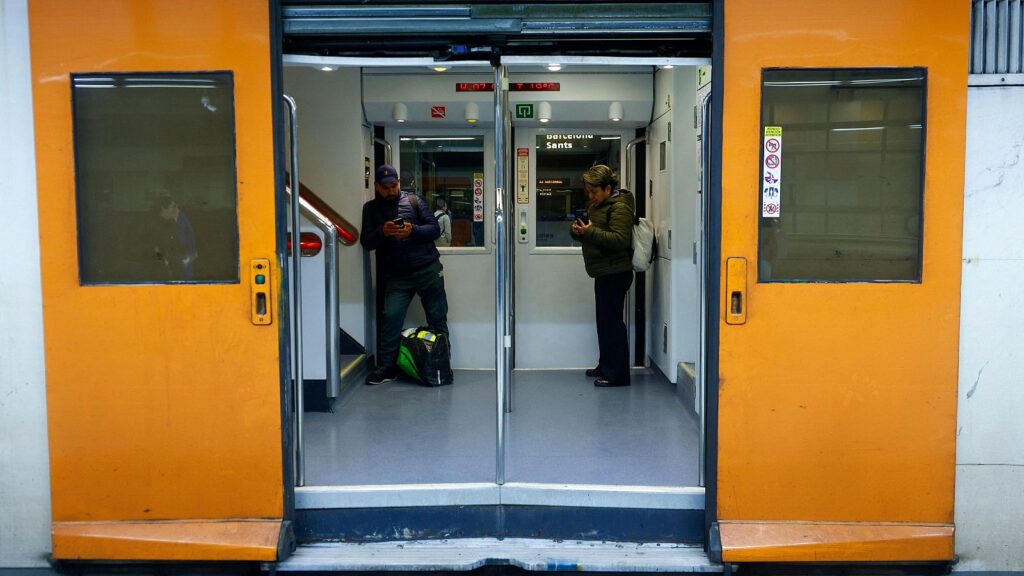 adif transportes - Transportes cesa a un alto cargo de Renfe y a otro de Adif por la crisis de Rodalies