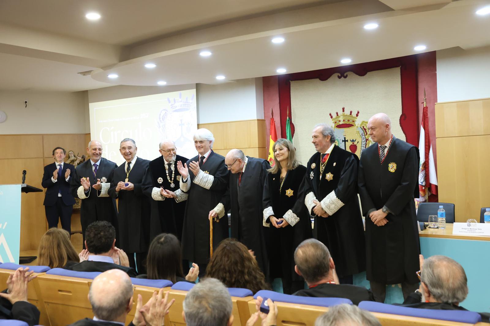 El Colegio de Abogados constituye el Círculo de Oro en homenaje a los letrados de mayor experiencia e inicia así la programación por su 250 aniversario