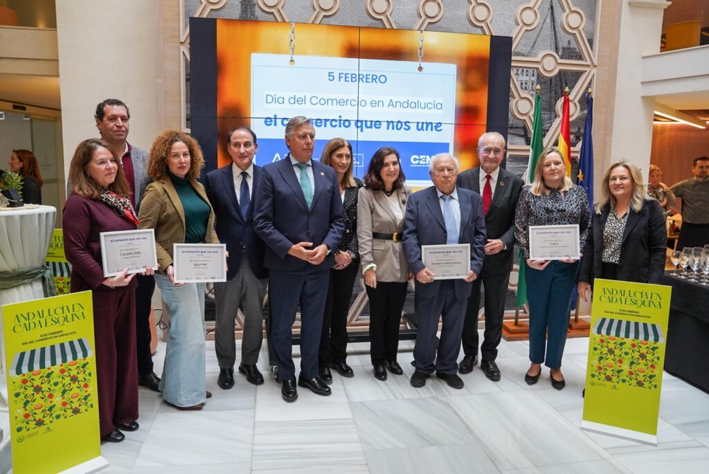 comercio laga - Navarro Hermanos, Apymer, Cerería Zalo y CAEA, galardonados en el Día del Comercio en Andalucía