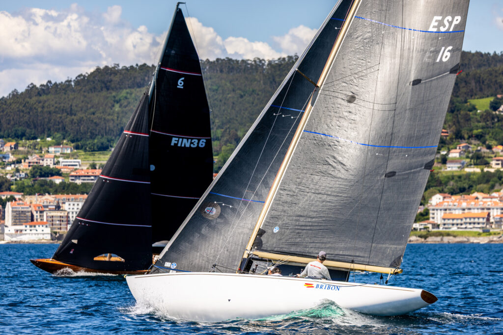 sanxenxo bribon - El “Bribon” se adjudica el Trofeo Xacobeo tras dos intensas jornadas de regatas en Sanxenxo 