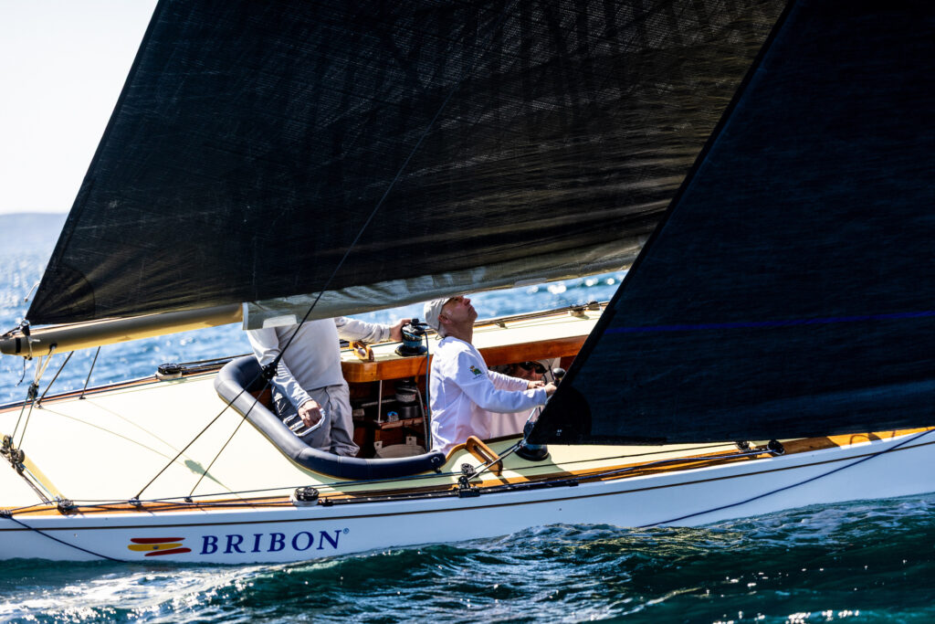 El «Bribon» se impone en el Trofeo Xacobeo y refuerza su liderazgo en la Liga bribon sanxenxo - El «Bribon» se impone en el Trofeo Xacobeo y refuerza su liderazgo en la Liga