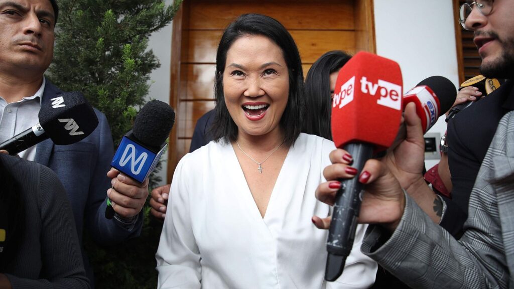 Fujimori vuelve a situarse por delante de Sánchez en la recta final del escrutinio en Perú fujimori vuelve - Fujimori vuelve a situarse por delante de Sánchez en la recta final del escrutinio en Perú