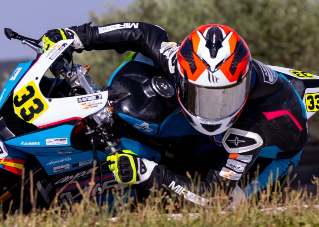 El joven piloto benalmadense Ares Aragón, conquista el circuito con una exhibición memorable y reafirma su enorme proyección en la categoría GP12 piloto ares - El joven piloto benalmadense Ares Aragón, conquista el circuito con una exhibición memorable y reafirma su enorme proyección en la categoría GP12