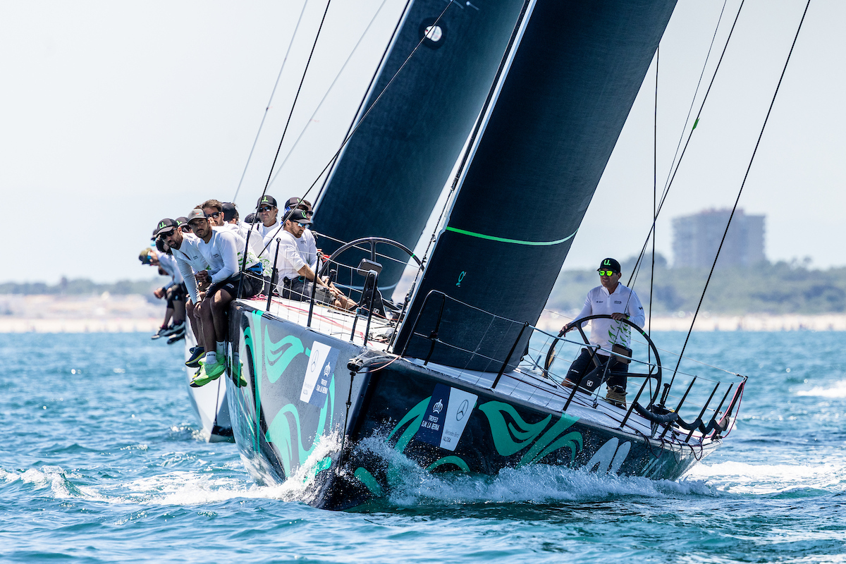 Vithas Urbania conquista con autoridad el Trofeo SM La Reina