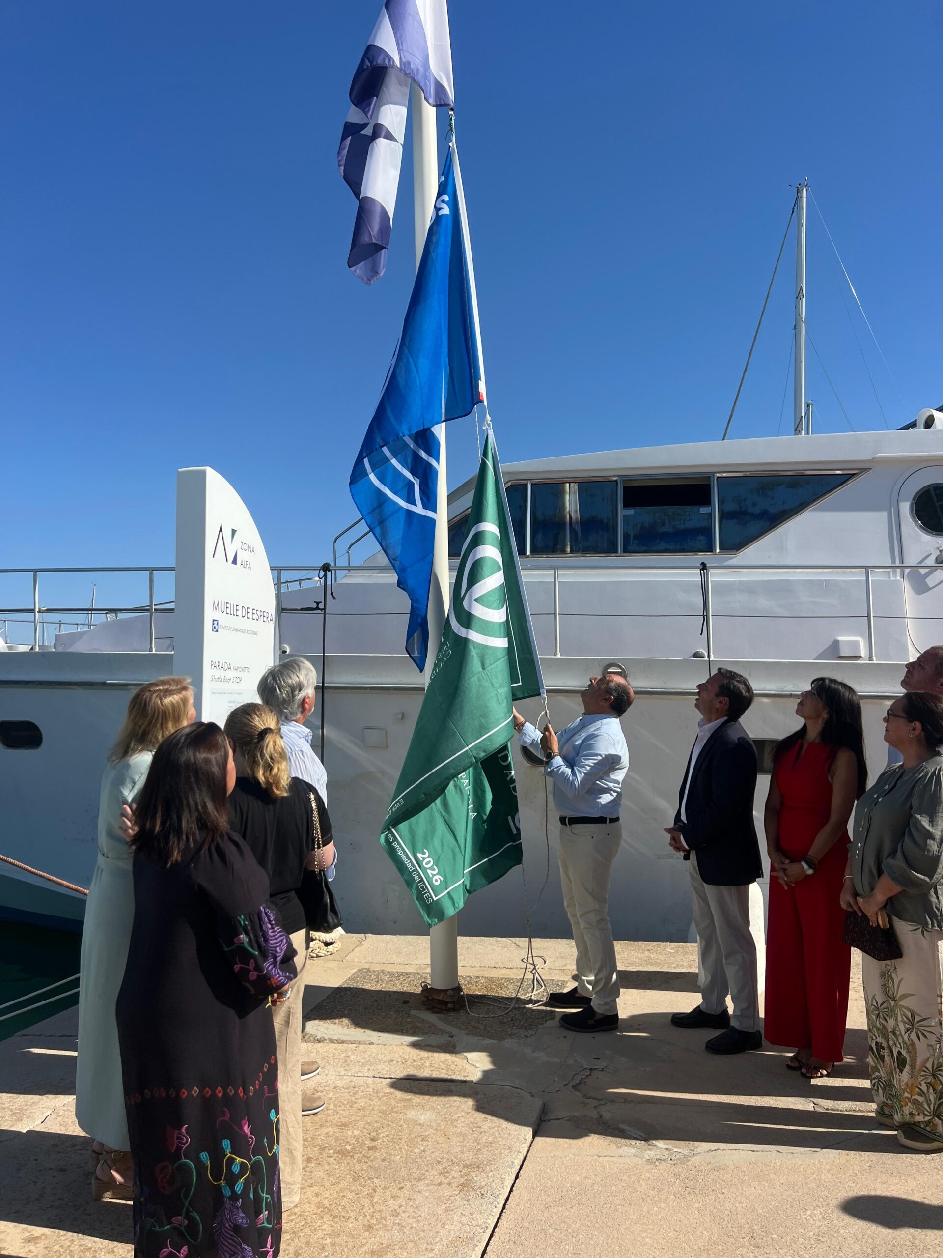 Puerto Sotogrande iza la Bandera Azul y la Bandera S de Sostenibilidad un año más y reafirma su compromiso con la excelencia ambiental y la gestión responsable