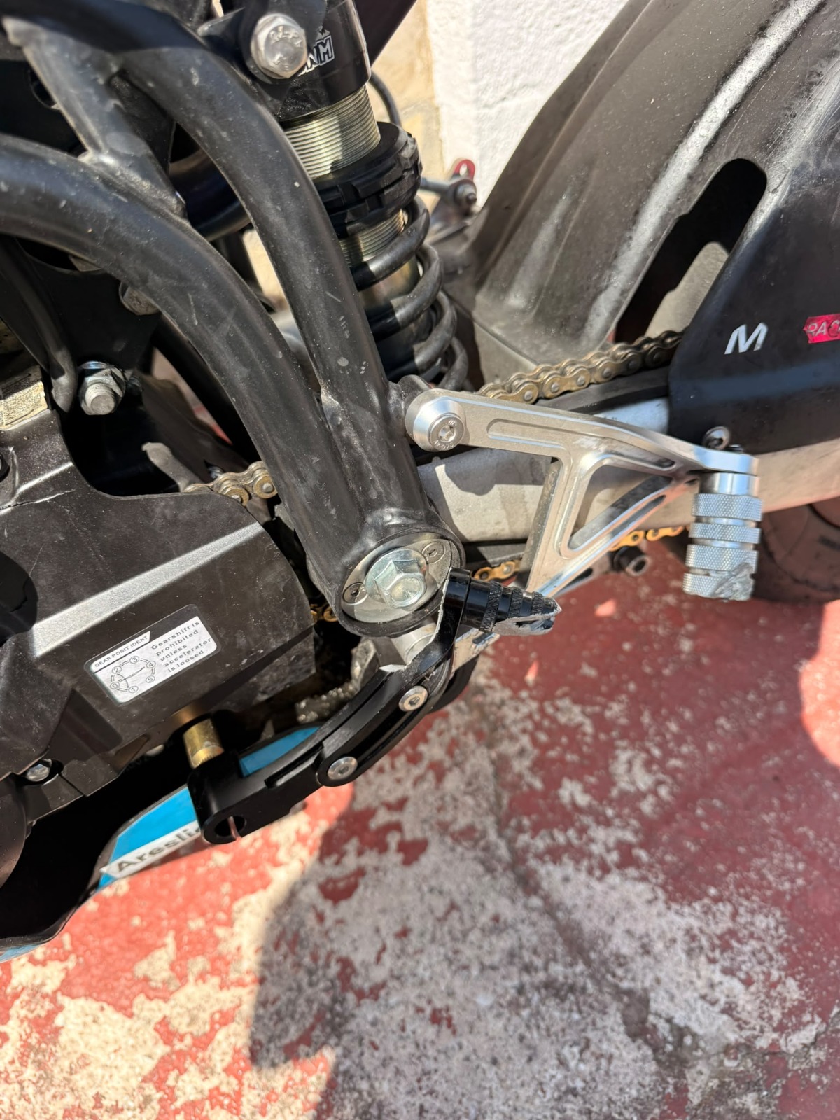 El joven piloto malagueño Ares Aragón, convierte un fin de semana imposible en el circuito de Villena, en "una demostración de talento y carácter".