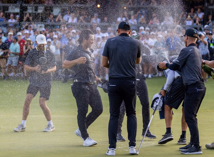 La Sasso supera a Rahm y se convierte en el ganador más joven del LIV Golf; Legion XIII defiende con éxito el Campeonato por Equipos. golf sasso - La Sasso supera a Rahm y se convierte en el ganador más joven del LIV Golf; Legion XIII defiende con éxito el Campeonato por Equipos.