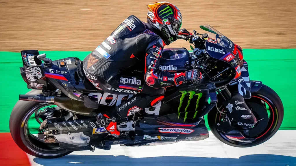 Bezzecchi firma un nuevo récord en Silverstone para liderar el viernes silverstone viernes - Bezzecchi firma un nuevo récord en Silverstone para liderar el viernes