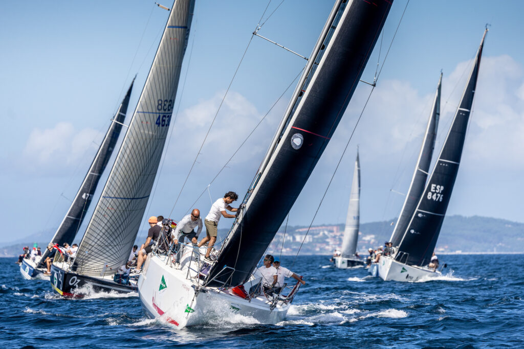 Sanxenxo reúne a cerca de 200 inscritos para la 11ª Regata Rey Juan Carlos I – El Corte Inglés Máster sanxenxo cruceros -